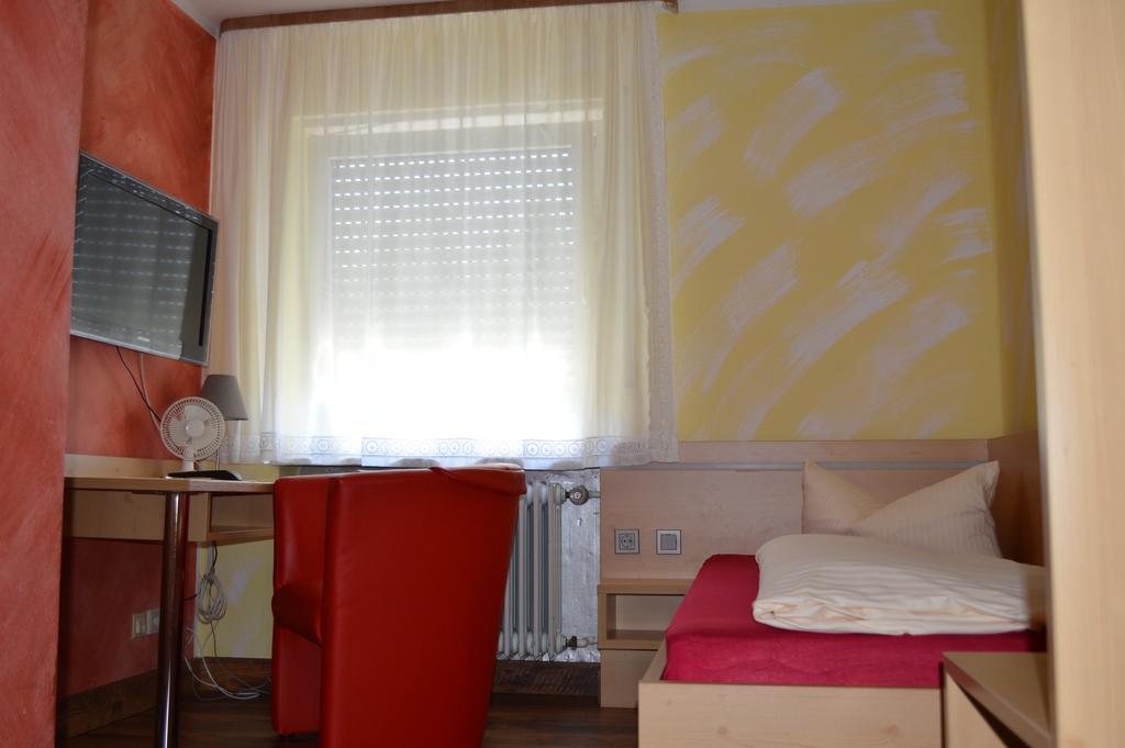 Hotel Garni Pension Zur Krone Hilpoltstein Exterior foto